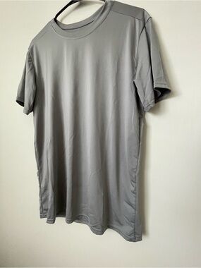 Real Essentials Athletic T-Shirt Mesh Activewear  Mens M